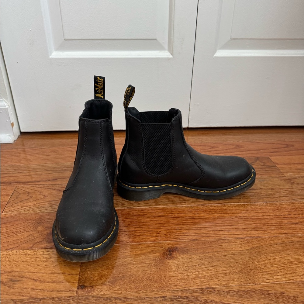 Women’s Dr. Martens 2976 Chelsea Boot - Black